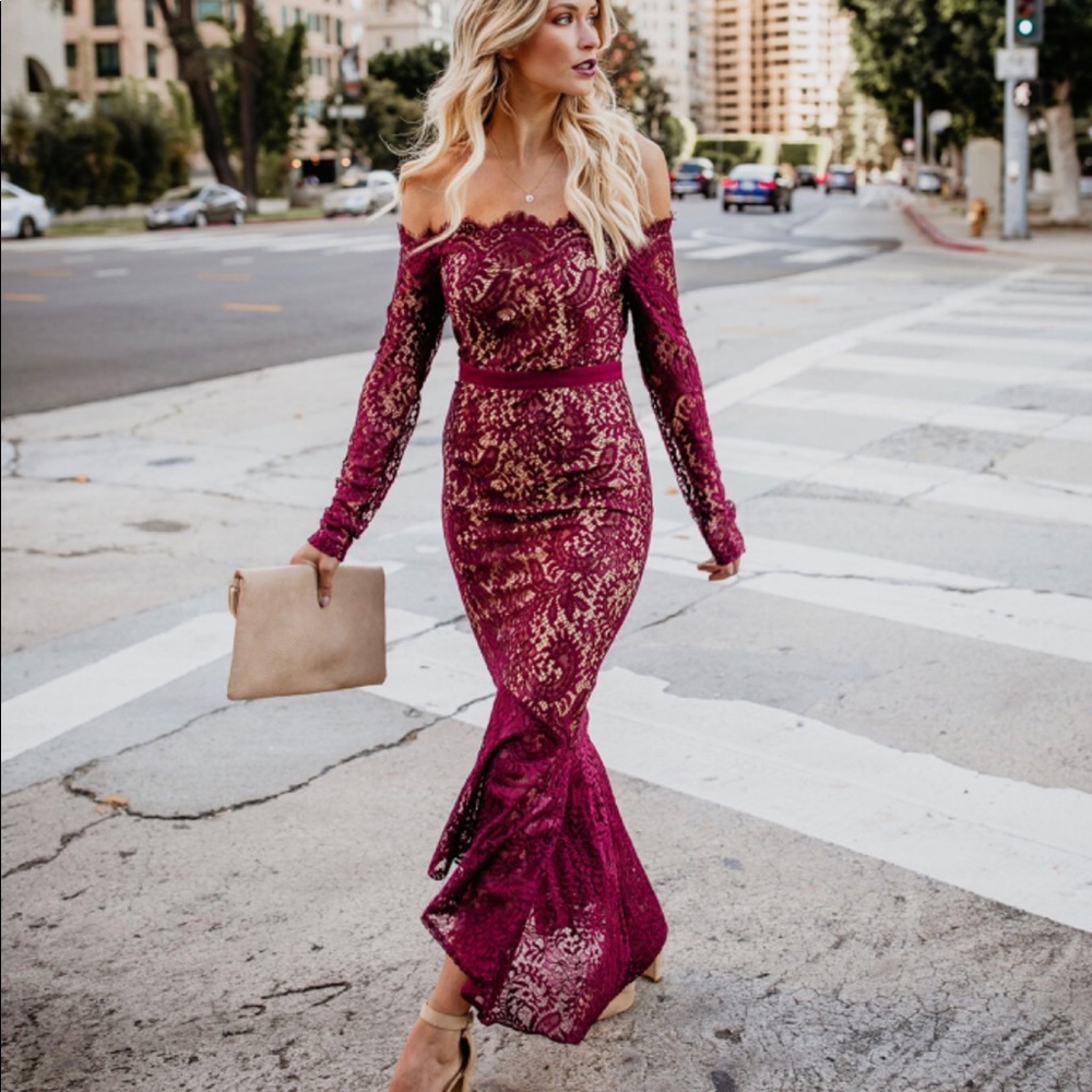 Vici Collection Elegance Lace Trumpet dress Size M